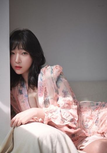 胸大美女解开内衣的图片_蓝光免费观看最新